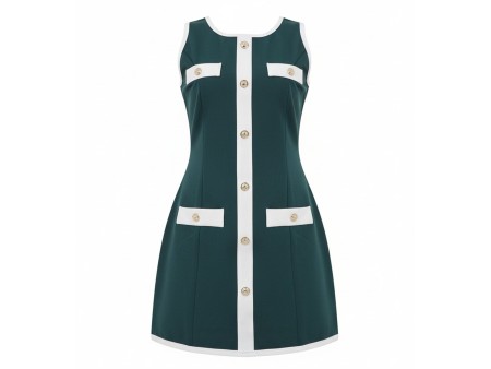 Vestido corte A corto color verde clásico con botones decorativos con ribete blanco