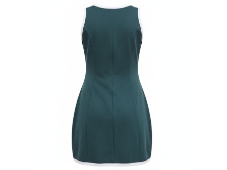 Vestido corte A corto color verde clásico con botones decorativos con ribete blanco